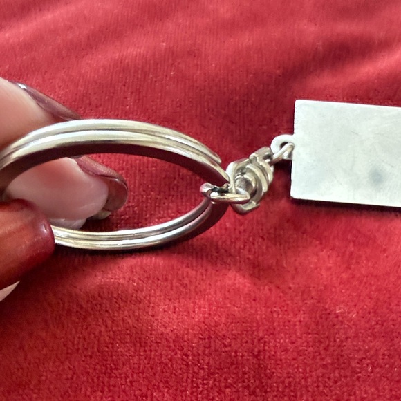 Humorous Silver Keychain with Clock Design - Picture 3 of 3